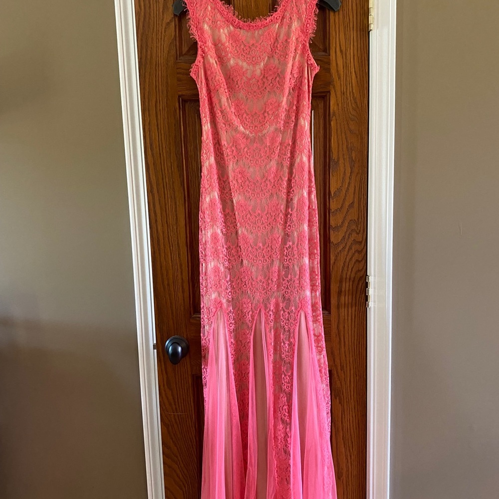 Fitted pink lace dress